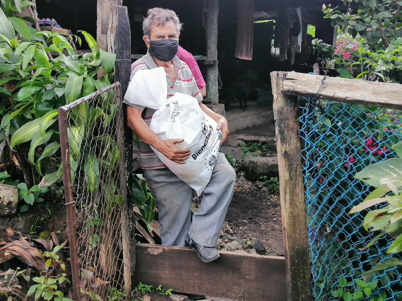 Gobierno entrega paquetes alimentarios a familias de escasos recursos en Chalchuapa gobierno-entrega-paquetes-alimentarios-a-familias-de-escasos-recursos-en-chalchuapa